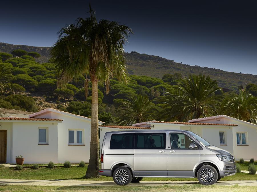  Volkswagen Multivan PanAmericana (T6) 2016 года  (фото 15 из 23)